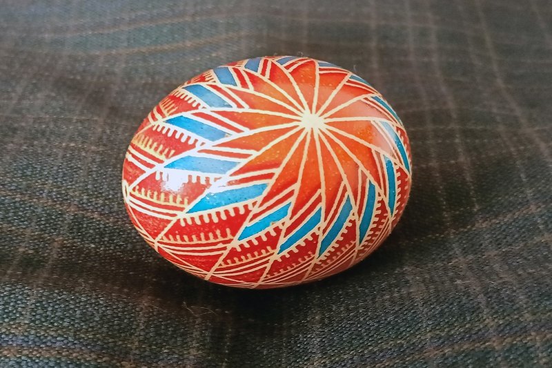 Sandy Storm Pattern Ukrainian Easter Egg Real Chicken Pysanka Art Handmade Decor - 擺飾/家飾品 - 其他材質 紅色