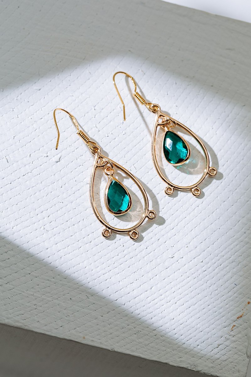 Xiaojiabiyu-green glass drop earrings - Earrings & Clip-ons - Crystal Green