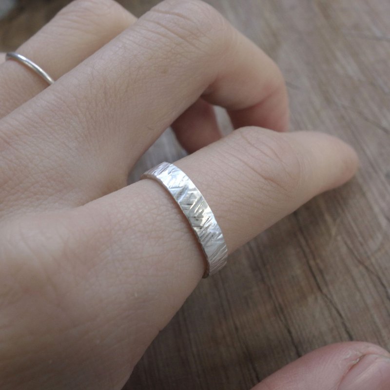Sterling silver rock forging knock ring - can be purchased inside hand-made lettering - แหวนทั่วไป - โลหะ สีเงิน