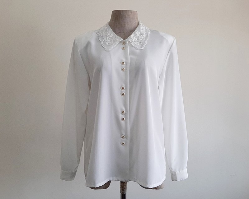 Medium Vintage White Embroidered Collar Blouse Womens Long Sleeve Shirt M - 女上衣/長袖上衣 - 聚酯纖維 白色