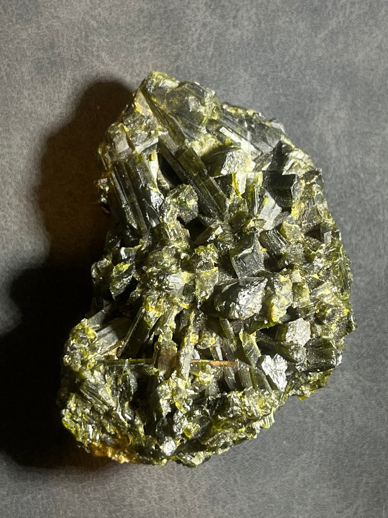 Light of Wealth Green Tourmaline Tourmaline Electrical Stone Degaussed Crystal Cluster Ornament - Items for Display - Crystal Green