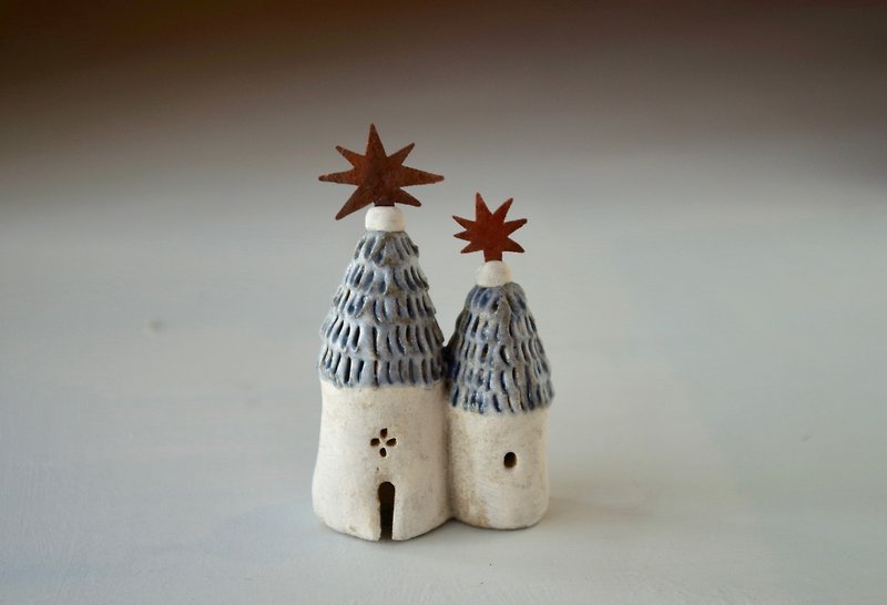 ring holder blue roof house with stars - Items for Display - Pottery Blue