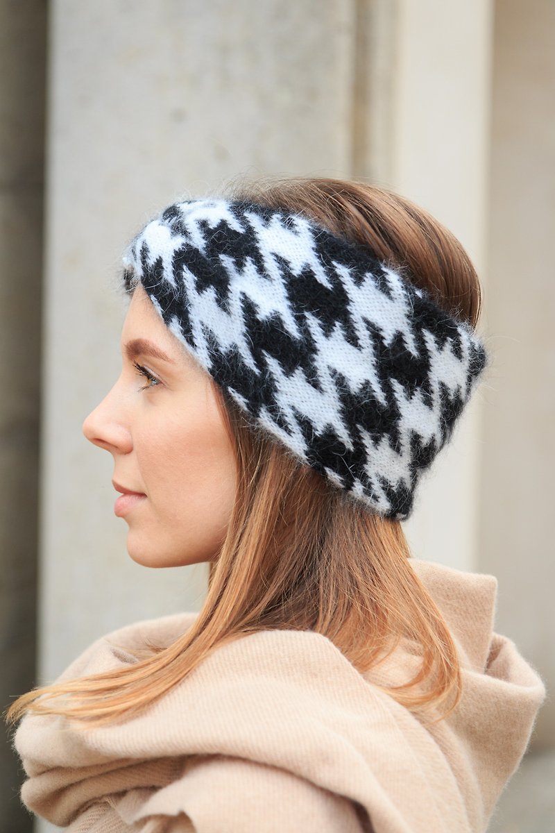 Angora headband. Fluffy knitted head wrap. Black whiteTwist headband - 髮帶/頭箍 - 羊毛 黑色
