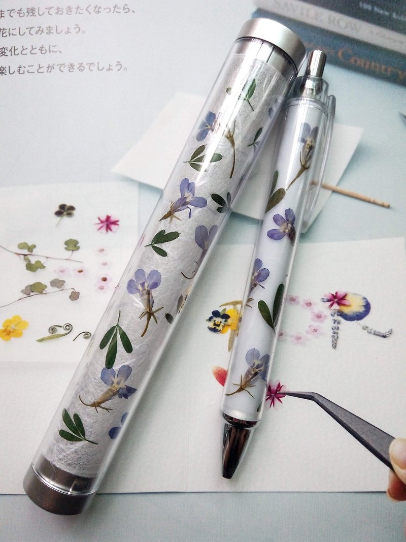 Pressed flowers Ballpoint pen, Best for gift - ปากกา - วัสดุอื่นๆ สีน้ำเงิน
