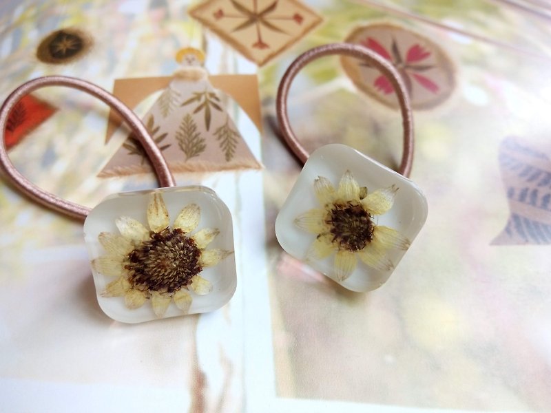 Annys workshop hand-made pressed flower jewelry, elegant small flower headband jewelry set - Hair Accessories - Plastic White
