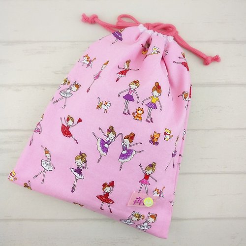 QQ rabbit 手工嬰幼兒精品 彌月禮盒 免費繡名字。芭蕾女孩與貓咪。束口袋 尿布袋 衣物袋