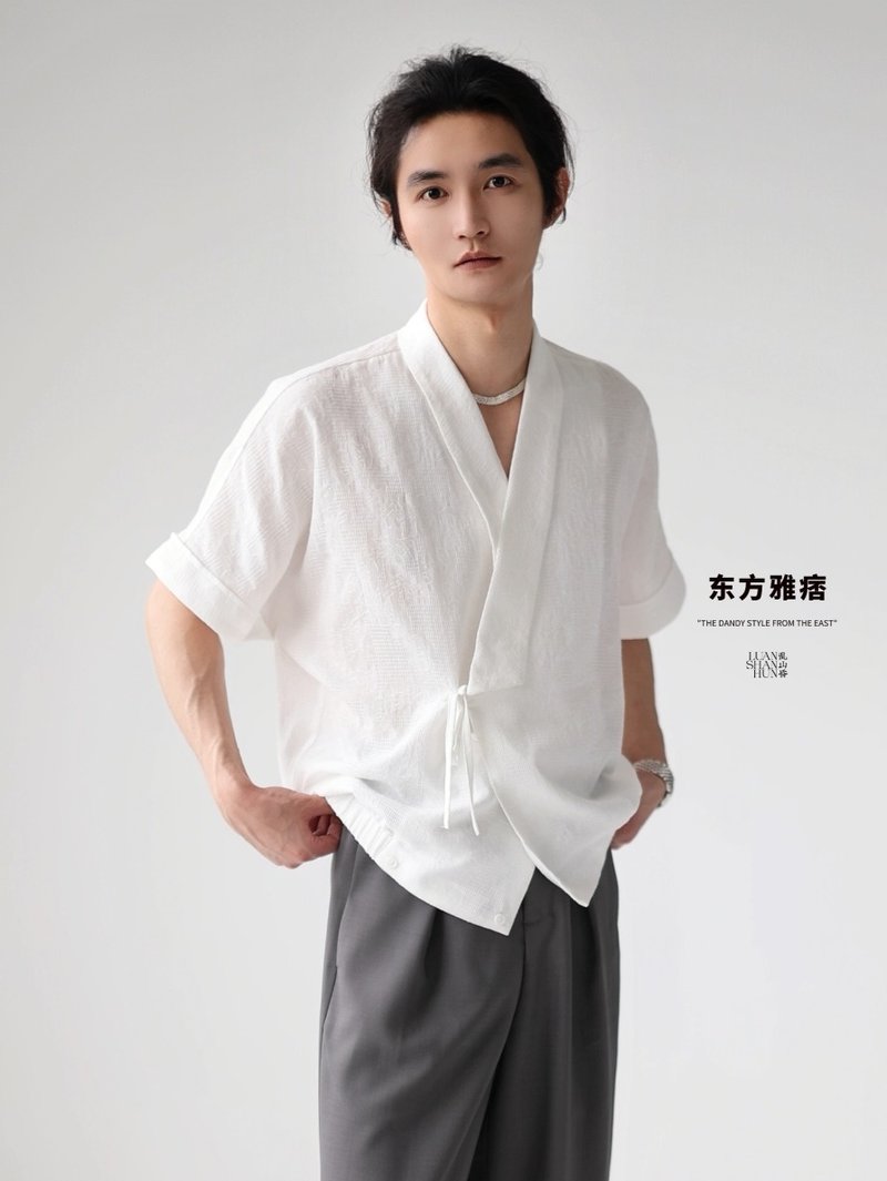 亂山昏 東方雅痞新中式國風原創純白織紋透氣交領休閒系帶薄短袖 - 男 T 恤 - 其他材質 