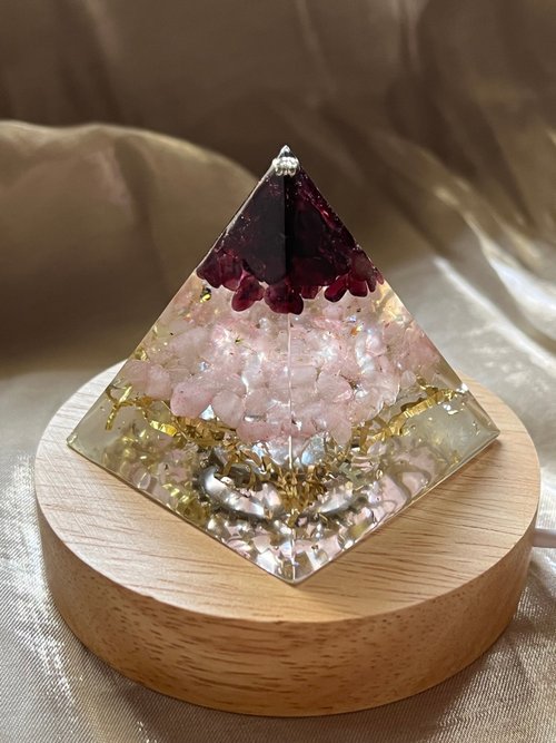 Serendipity Gem｜翡翠．水晶．奧剛 訂製【奧剛能量塔-愛是與生俱來的你】石榴石/粉晶-奧根金字塔