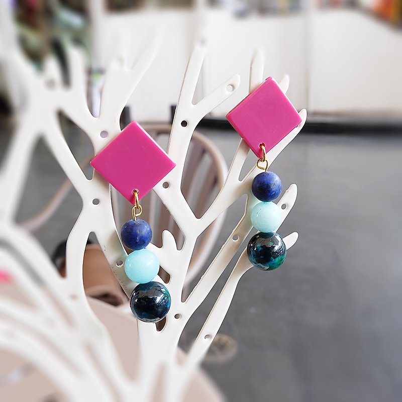 Glass bead earrings (code : mer003) with stainless steel post - ต่างหู - หิน สึชมพู