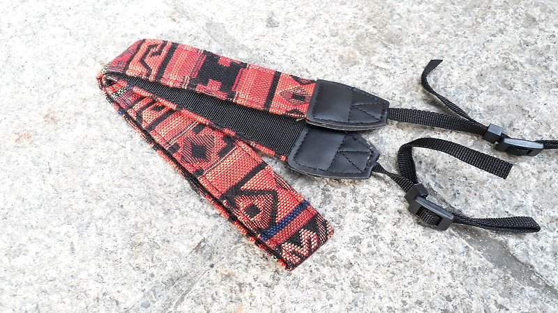 AMIN'S SHINY WORLD Featured National Wind Red Jacquard Totem Camera Belt - กล้อง - ผ้าฝ้าย/ผ้าลินิน สีแดง