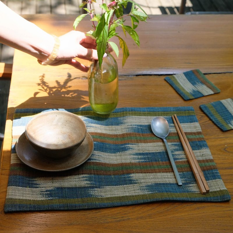 Hand-woven linen placemat loom woven retro handmade fresh simple insulated embroidered placemat coaster tea party - ผ้ารองโต๊ะ/ของตกแต่ง - ผ้าฝ้าย/ผ้าลินิน สีน้ำเงิน