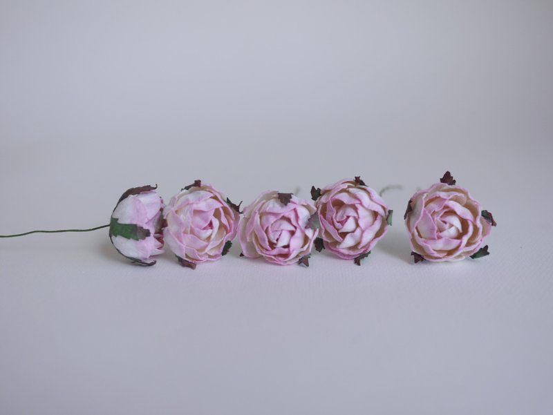 Paper Flower, DIY supplies 25 pieces peony size 3.5 cm., pink brush white color - 其他 - 紙 粉紅色