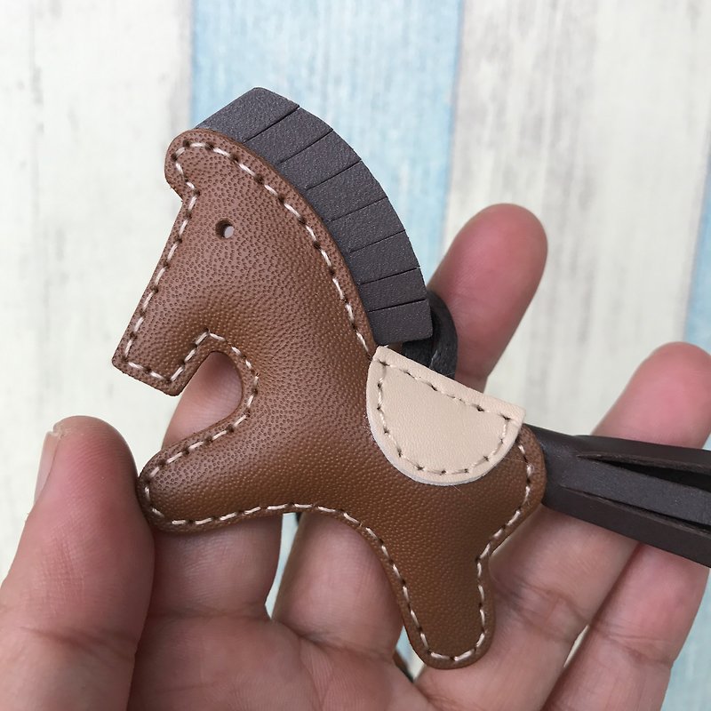 Healing small things brown cute pony hand-sewn leather charm small size - พวงกุญแจ - หนังแท้ สีนำ้ตาล