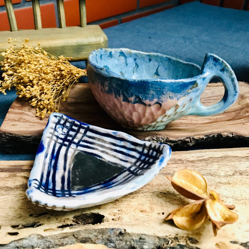 Afternoon tea time on the planet (coffee cup) + Geometric Geometry (triangular dessert saucer) - Mugs - Pottery Blue