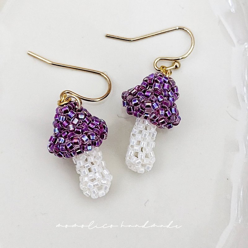 Beaded crochet embroidered mushroom earrings convertible to clip-on style - ต่างหู - วัสดุอื่นๆ สีม่วง