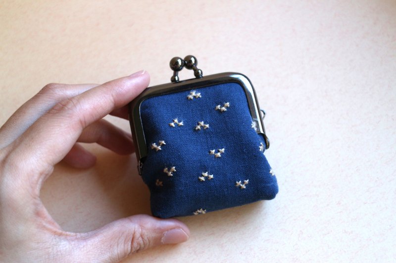 刺繡迷你口金包 / 品字十字繡 - 化妝包/收納袋 - 棉．麻 藍色