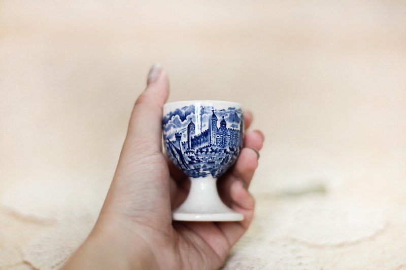 [良い一日のフェチ]英国の古典的な古典的な古典的な卵カップ（青） - 小皿 - 陶器 ホワイト