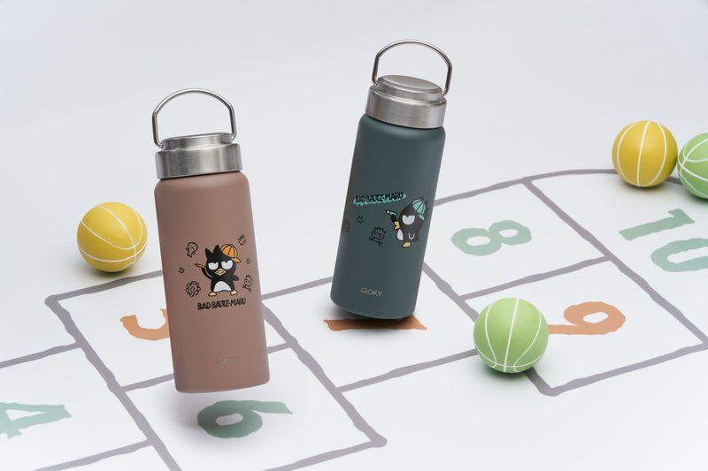 【WOKY X 三麗鷗】酷企鵝聯名 提手輕芯鈦瓷易潔層保溫瓶500ml - 保溫瓶/保溫杯 - 不鏽鋼 