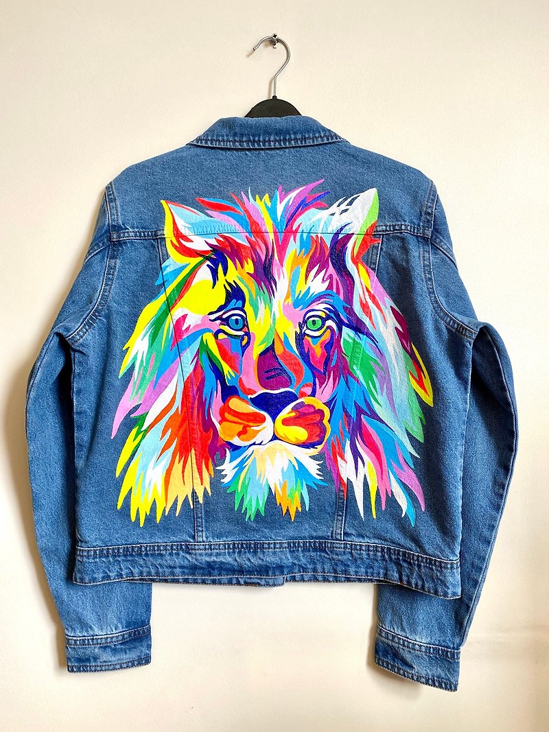 Painted denim jacket, handmade jacket, custom jacket, pop art Lion - เสื้อแจ็คเก็ต - ผ้าฝ้าย/ผ้าลินิน หลากหลายสี