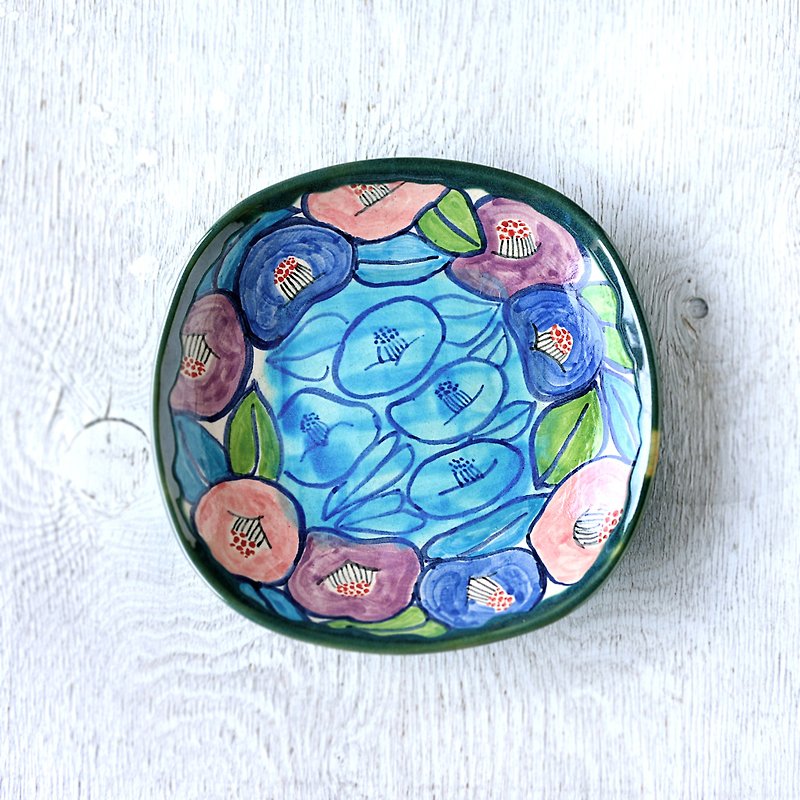 Camellia dish on the lake - จานและถาด - ดินเผา สีน้ำเงิน