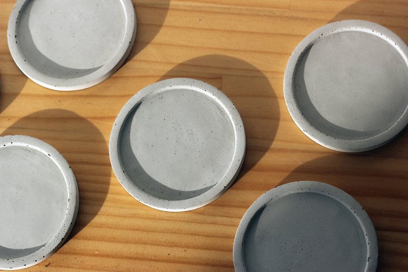 小圓盤 | 圓形水泥置物盤 接水盤 燭台 名片盤 杯墊 - 收納箱/收納用品 - 水泥 灰色