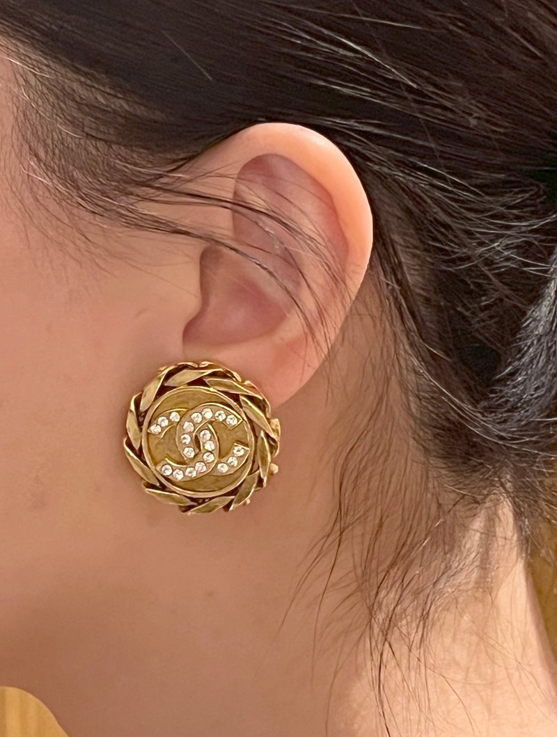CHANEL clip-on earrings 金色水鑽鏈條耳夾 原裝盒 情人節禮物 - 耳環/耳夾/耳骨夾 - 其他金屬 金色