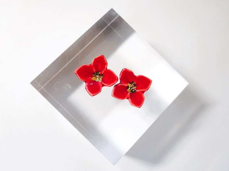 Small flower lover piece・earring red - Earrings & Clip-ons - Pottery Red