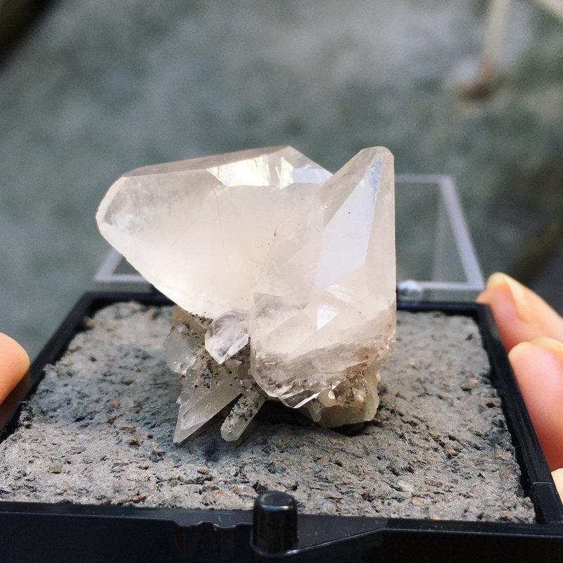 【Lost and find】粉方解石 雙子 白水晶 共生 帶底岩 標本 - 擺飾/家飾品 - 寶石 粉紅色