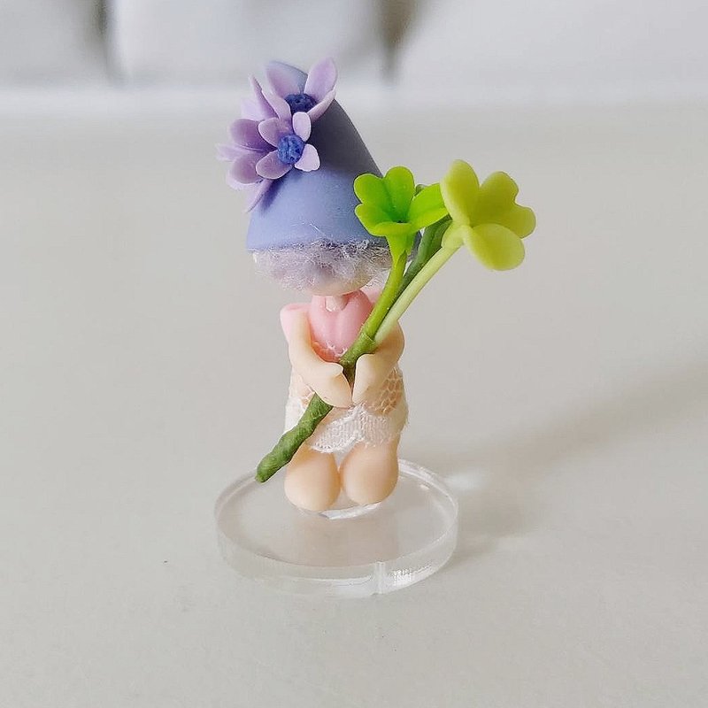 黏土手作 ATO09紫帽蕾絲小精靈(附幸運草及紅蘿蔔) - 擺飾/家飾品 - 其他材質 