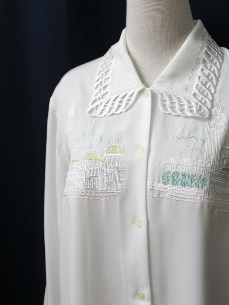 [RE0407T1917] playful retro vintage embroidery loose white shirt - เสื้อเชิ้ตผู้หญิง - เส้นใยสังเคราะห์ ขาว