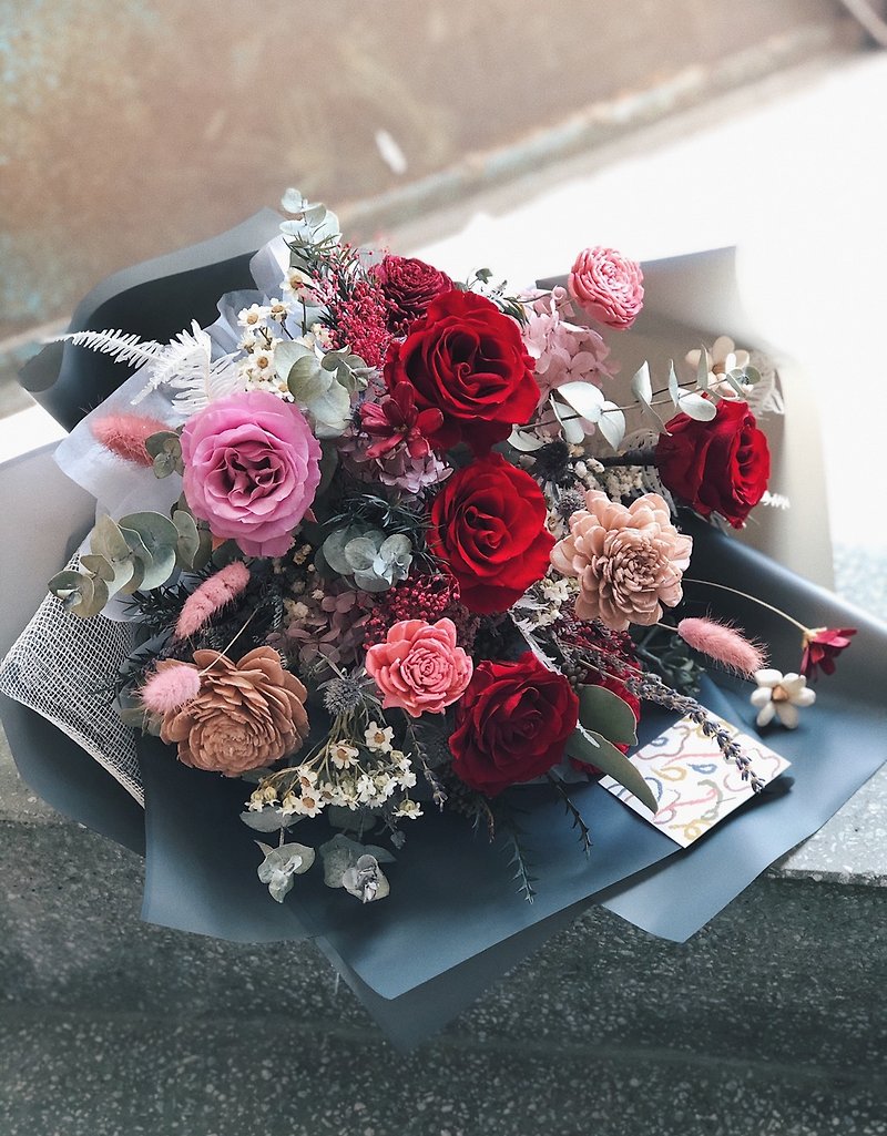 Mother's Day Bouquet/ No Withering Bouquet/ Birthday Bouquet/ Valentine's Day Bouquet/ Proposal Bouquet - ช่อดอกไม้แห้ง - พืช/ดอกไม้ สีแดง