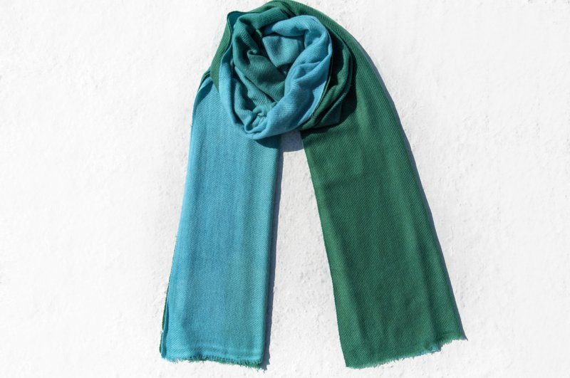 喀什米爾Cashmere/羊絨圍巾/純羊毛圍巾披巾/戒指絨披肩-藍綠漸層 - 圍巾/披肩 - 羊毛 多色