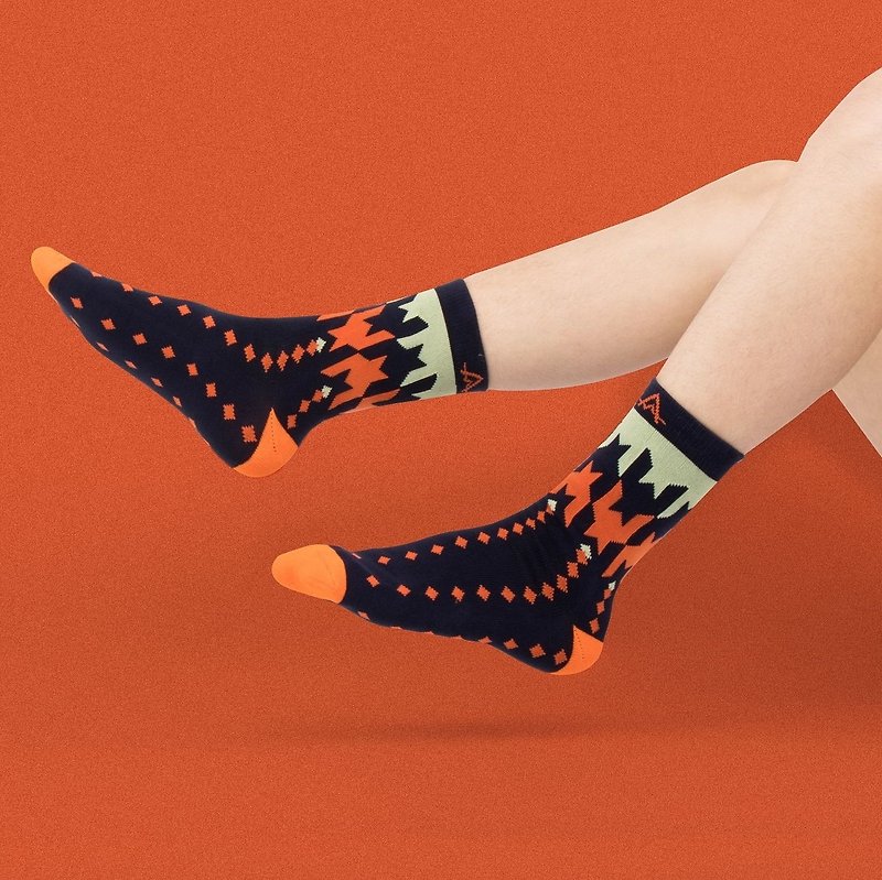 【Neo-classic Collection】Electric Leopard Sports Socks - Socks - Cotton & Hemp Black