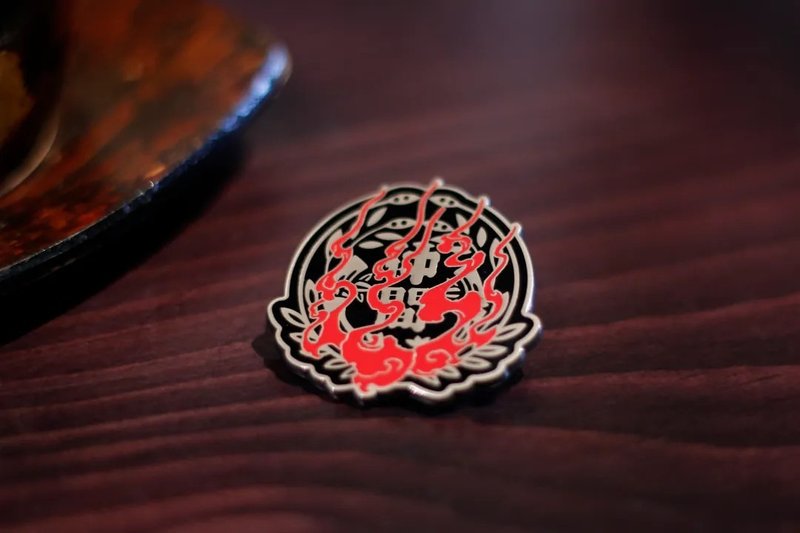 火焰商標徽章 XRAGE - 徽章/別針 - 其他金屬 紅色