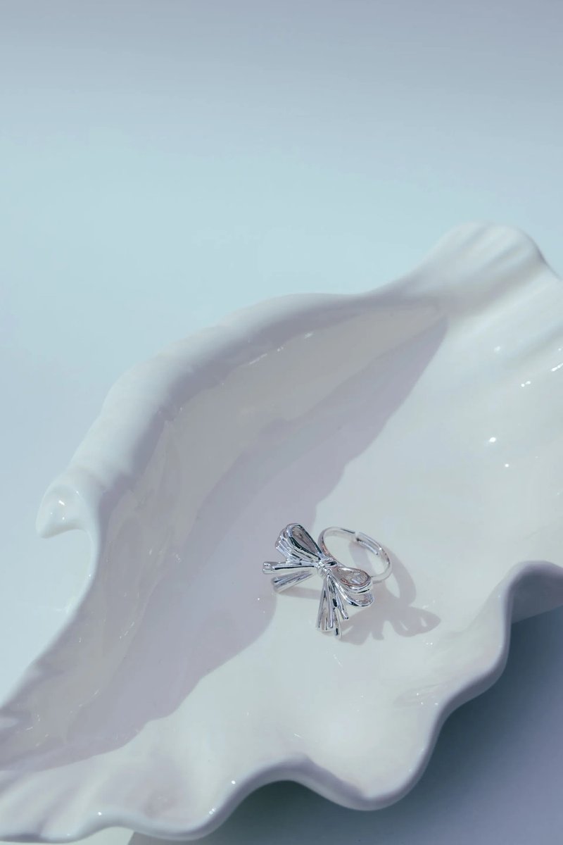COR-DATE / silver color / bow ring - แหวนทั่วไป - วัสดุอื่นๆ 