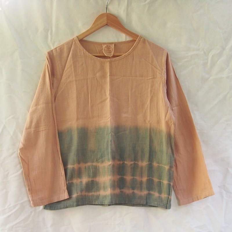 linnil: two-tone long sleeve shirt / natural dye color from bark and indigo - เสื้อผู้หญิง - ผ้าฝ้าย/ผ้าลินิน สึชมพู