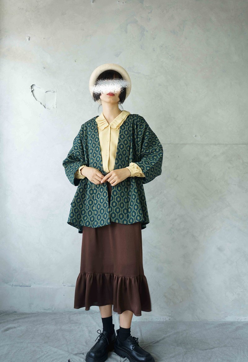 Treasure Hunt Vintage-Japanese Traditional Pattern Lake Green Tortoiseshell Cross-Strap Kimono Blouse - เสื้อแจ็คเก็ต - ขนแกะ สีเขียว