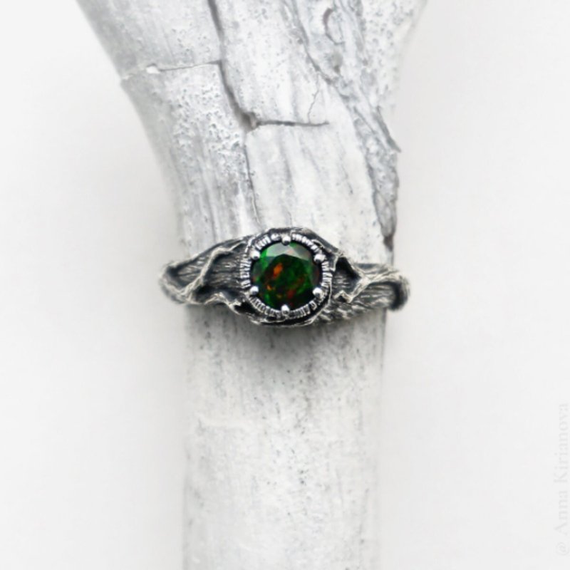 Tree Ring with Black Ethiopian Opal - 戒指 - 純銀 銀色