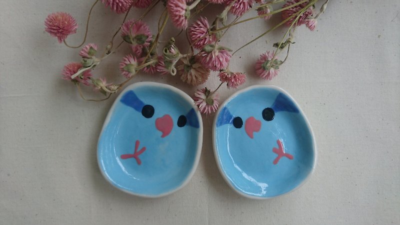 Hey! Bird friends!ブルーパロット鳥の卵型皿 - 小皿 - 磁器 ブルー