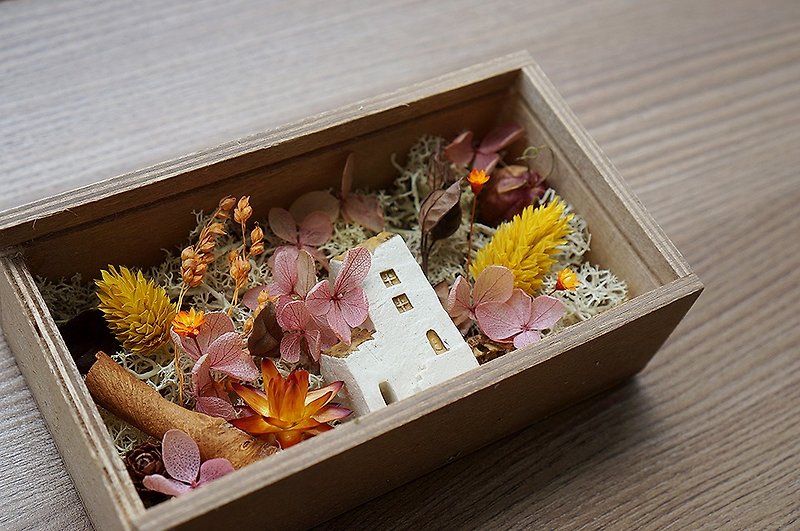 Autumn pottery house and floral art box- seasonal window art-make to order - ตกแต่งต้นไม้ - กระดาษ ขาว