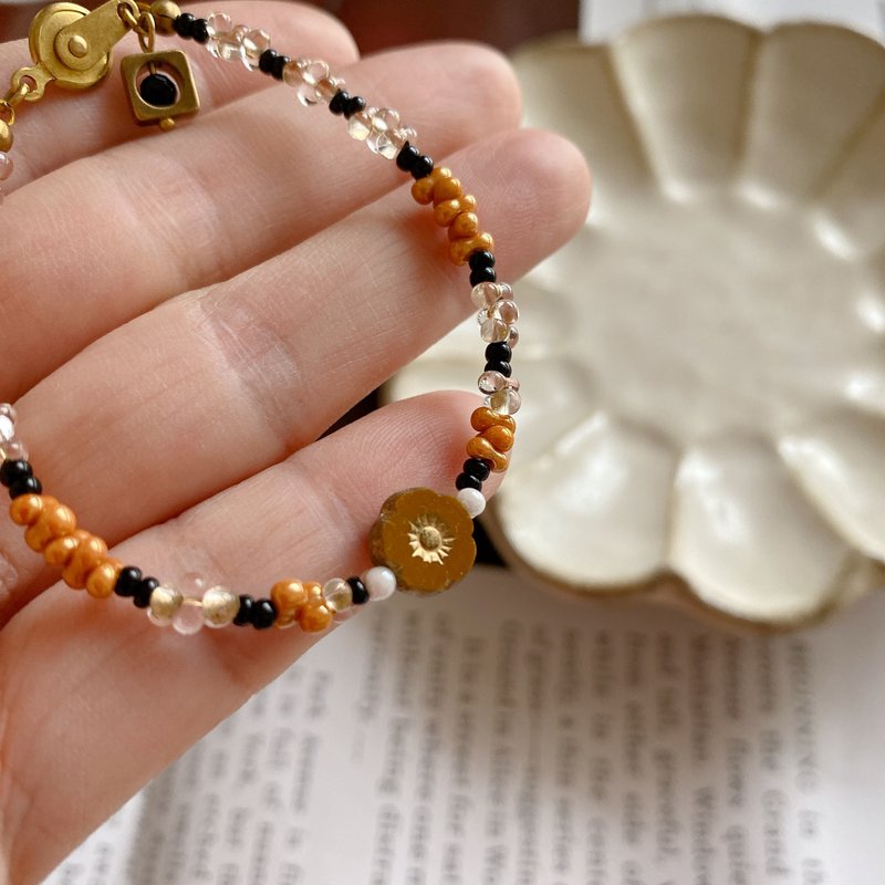 Orange Coffee Flower-Czech Bead Bronze Bracelet - สร้อยข้อมือ - ทองแดงทองเหลือง หลากหลายสี