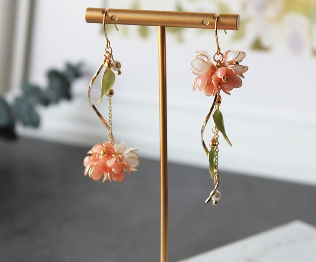 ピンクフラワーレジン×スパンコール♡花びら ピアス イヤリング 500x0.jpg