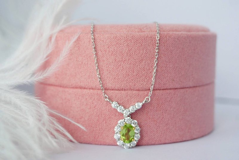 Natural Peridot Oval Silver 925 Necklace - 戒指 - 純銀 綠色