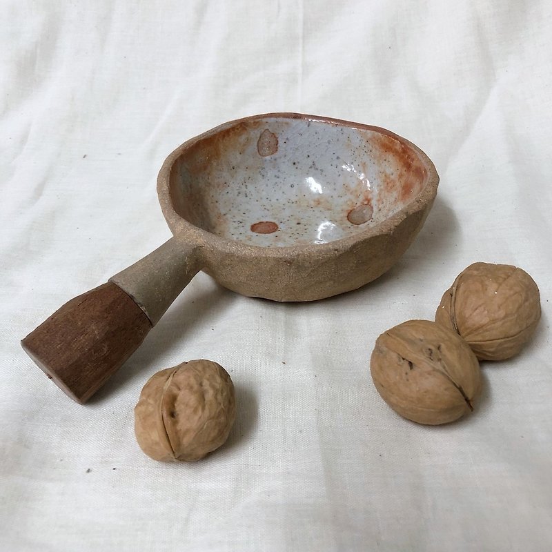 Tree bowl / Ceramic bowl withe wooden handle  - 茶壺/茶杯/茶具 - 陶 白色