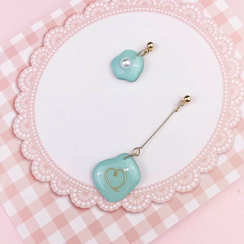 Pair of girl earrings with pearl earrings - Earrings & Clip-ons - Resin 