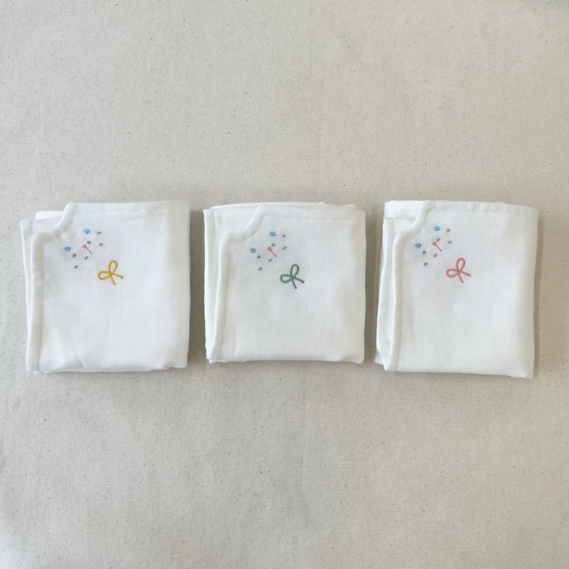 Embroidered cat face. Handkerchief towel. Small square towel. You can add buttons to convert it into a bib bag. 3 colors. 30x30cm - Handkerchiefs & Pocket Squares - Cotton & Hemp White