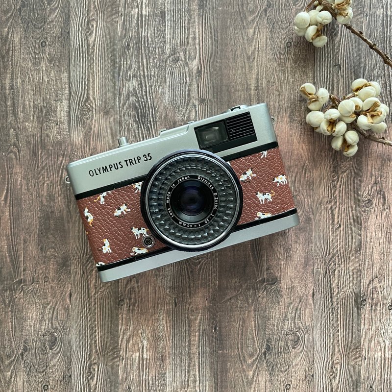 Olympus TRIP 35 Film Camera with cat-patterned brown leather - Cameras - Other Metals Brown