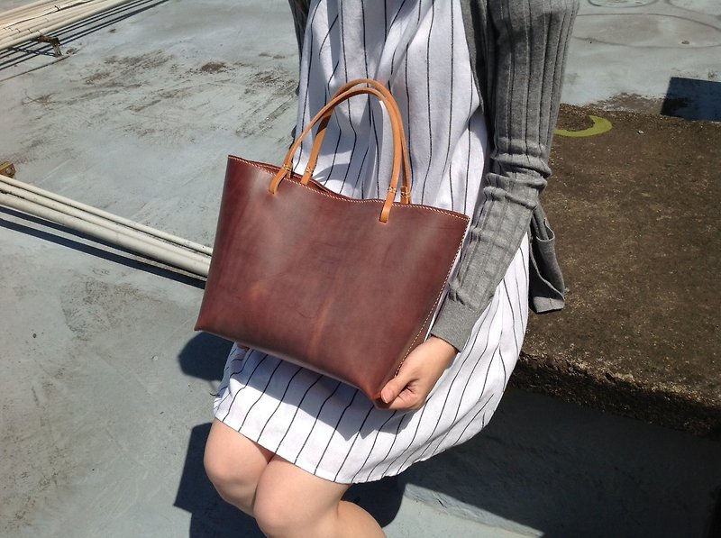 Small Tote bag, handbag, shoulder bag, hand-sewn, leather [then leather] brick color, rub wax - กระเป๋าเครื่องสำอาง - หนังแท้ สีนำ้ตาล