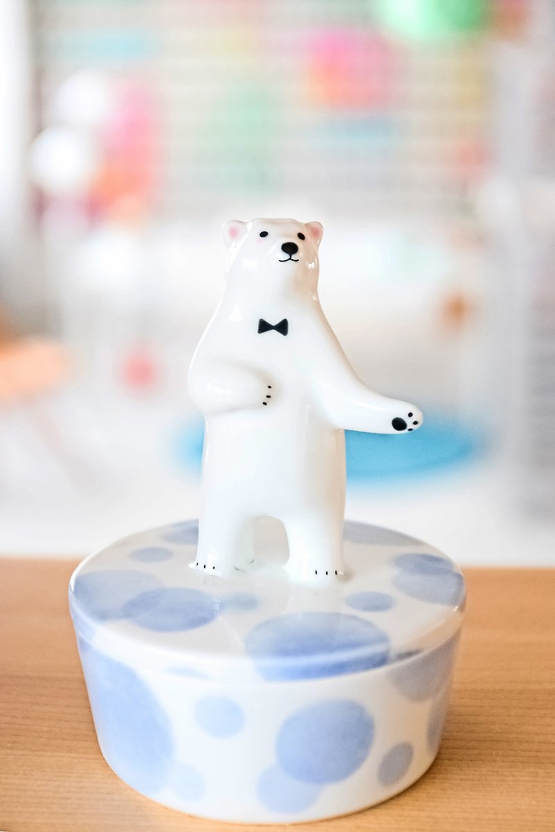 三淺陶社 原創設計跳舞吧小熊領結熊禮物陶瓷首飾盒 收納盒 - 擺飾/家飾品 - 瓷 