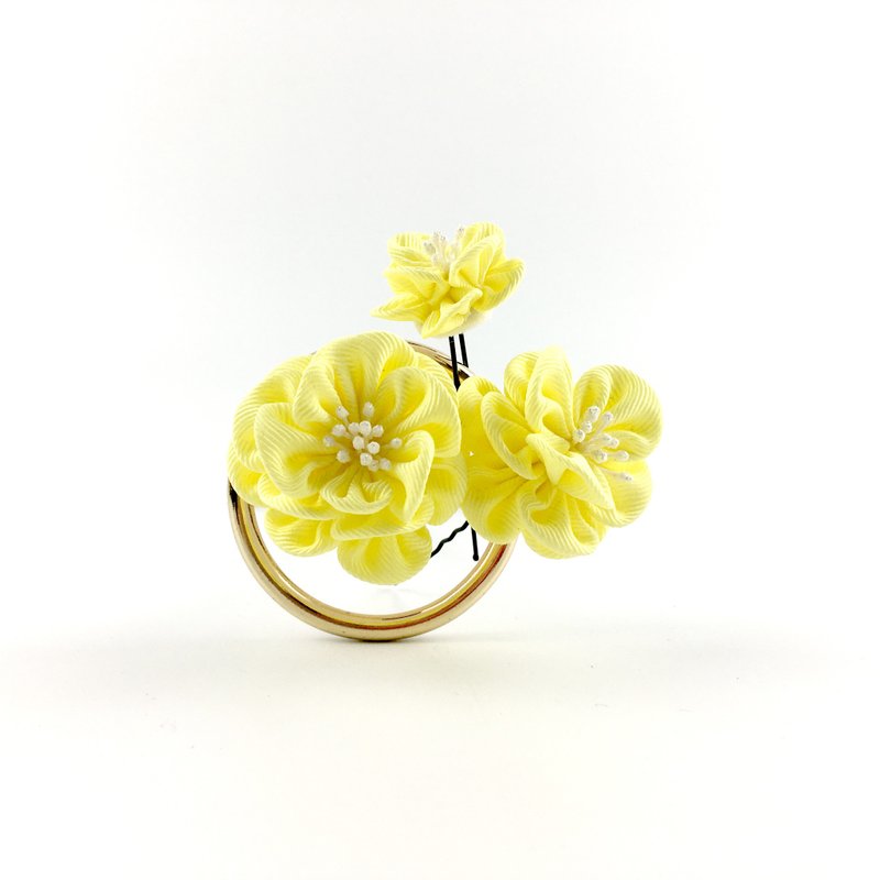 Kaika Ato / Camellia tea-light goose yellow-three-piece set / つまみ簡工花簪 - เครื่องประดับผม - วัสดุอื่นๆ สีเหลือง